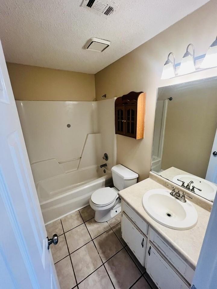 400 Denise St - Photo 5 of 10