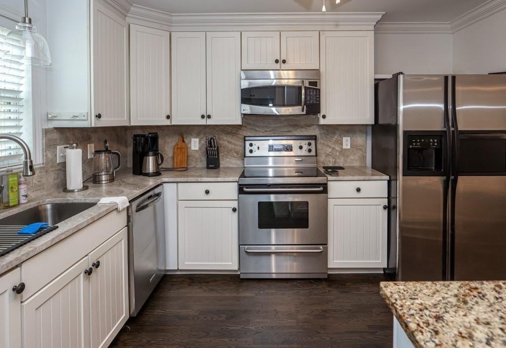 5019 Village Green Way - Photo 3 of 24