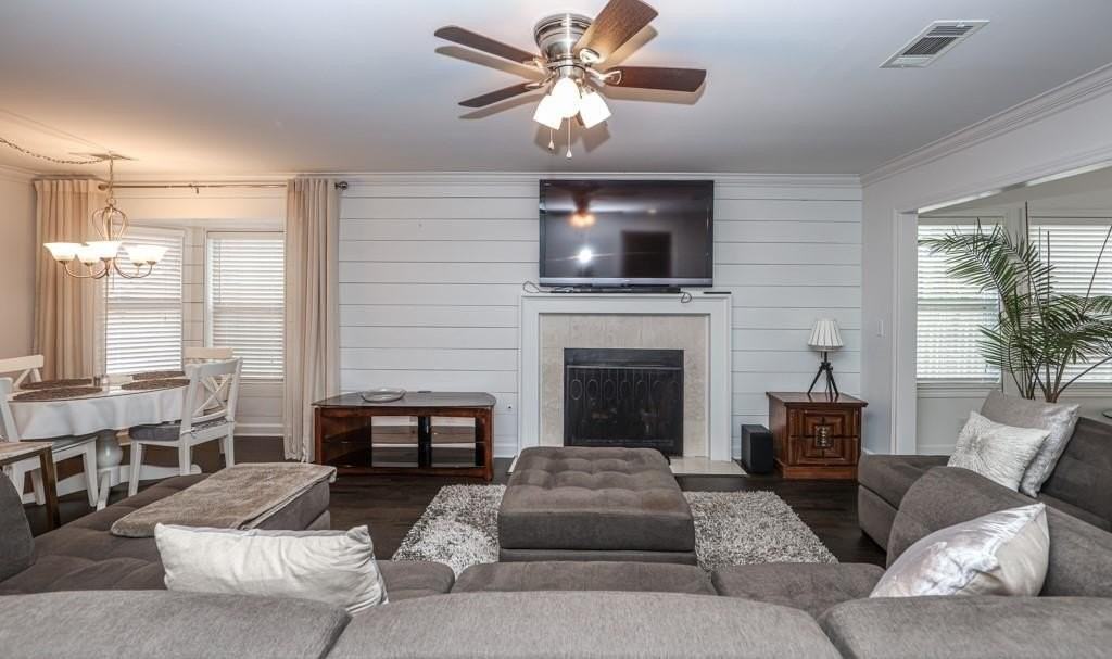 5019 Village Green Way - Photo 6 of 24
