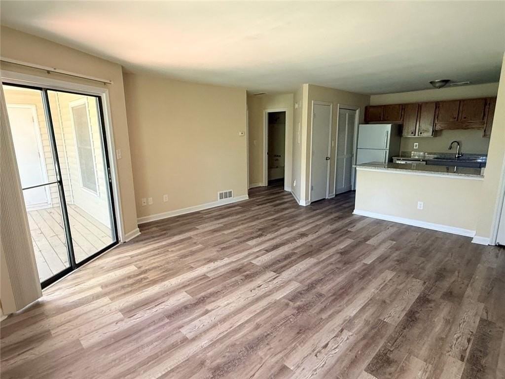 1580 Oakpointe Dr Sw #H - Photo 2 of 14
