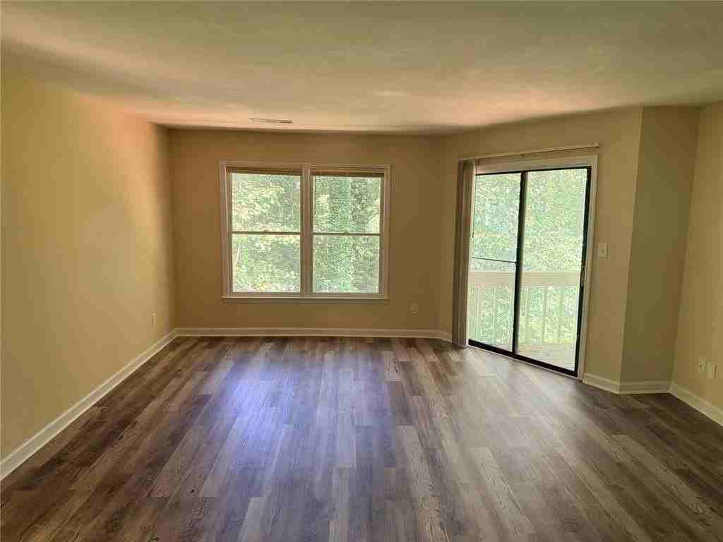 1580 Oakpointe Dr Sw #H - Photo 3 of 14