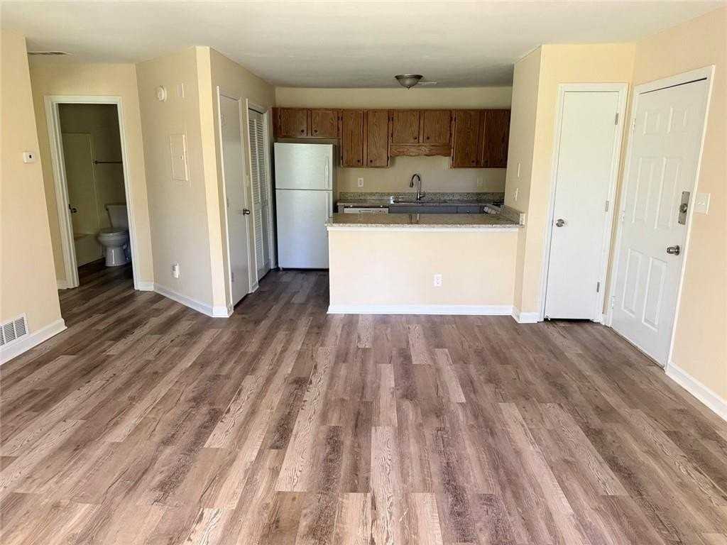 1580 Oakpointe Dr Sw #H - Photo 4 of 14