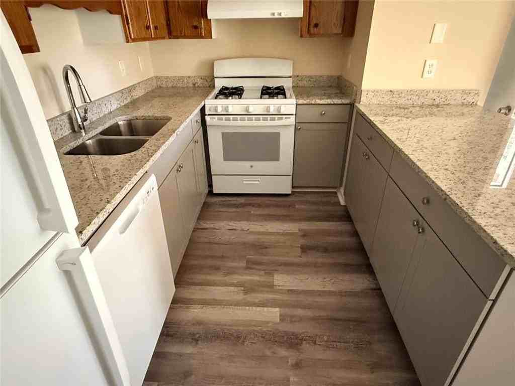1580 Oakpointe Dr Sw #H - Photo 7 of 14