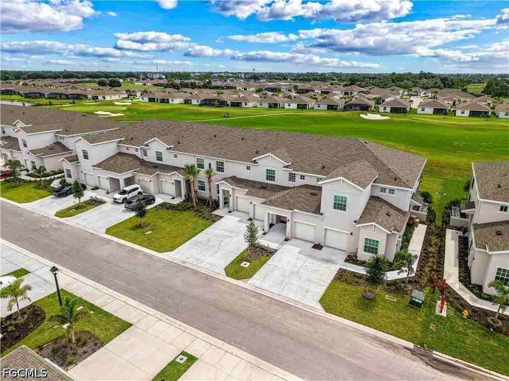 20550 Hazelnut Ct S - Photo 4 of 33