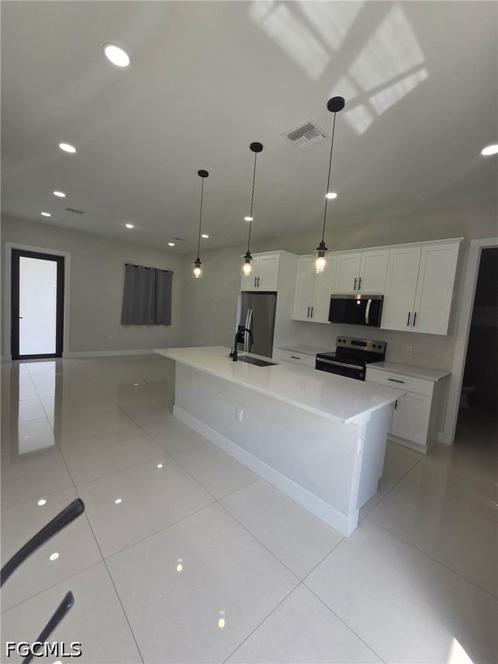 432 Raymer St - Photo 3 of 34