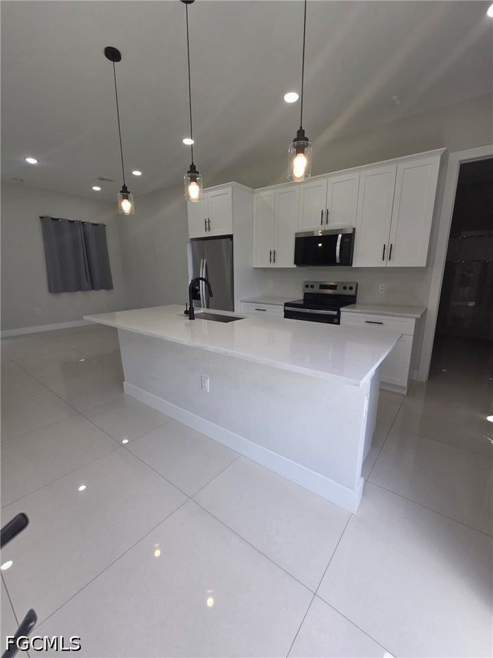 432 Raymer St - Photo 5 of 34