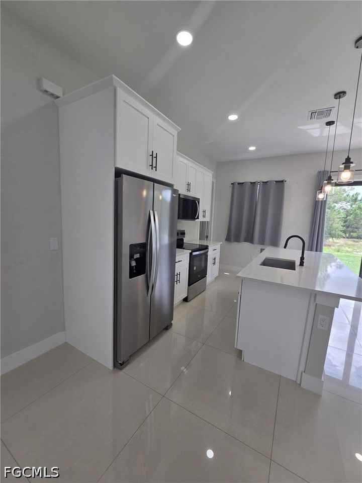 432 Raymer St - Photo 6 of 34