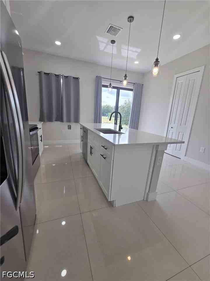 432 Raymer St - Photo 7 of 34