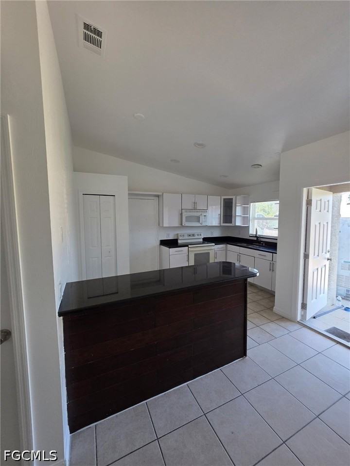1248 Columbus Blvd #B - Photo 5 of 16