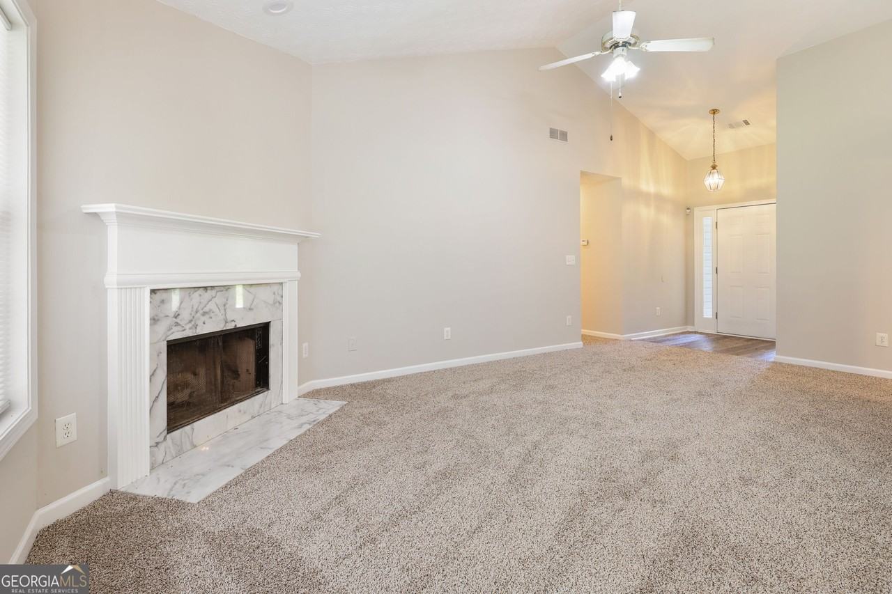 215 Cambridge Way - Photo 4 of 17