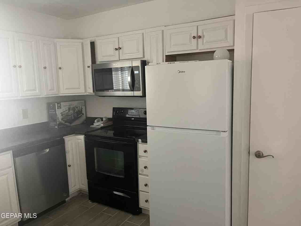 4433 N Stanton St #214 - Photo 5 of 27