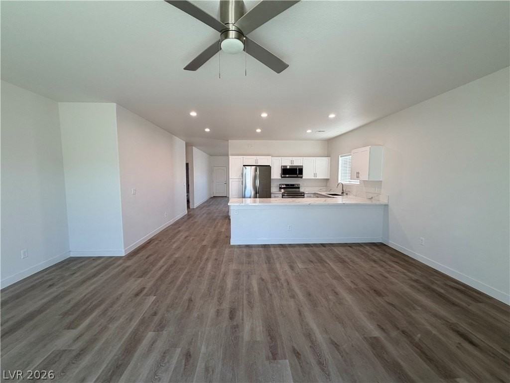 111 W Jarvis Rd - Photo 3 of 12