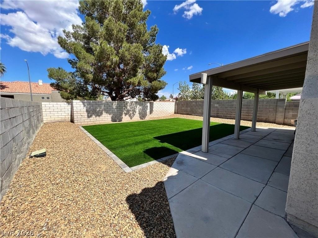8304 Palmada Dr - Photo 3 of 26