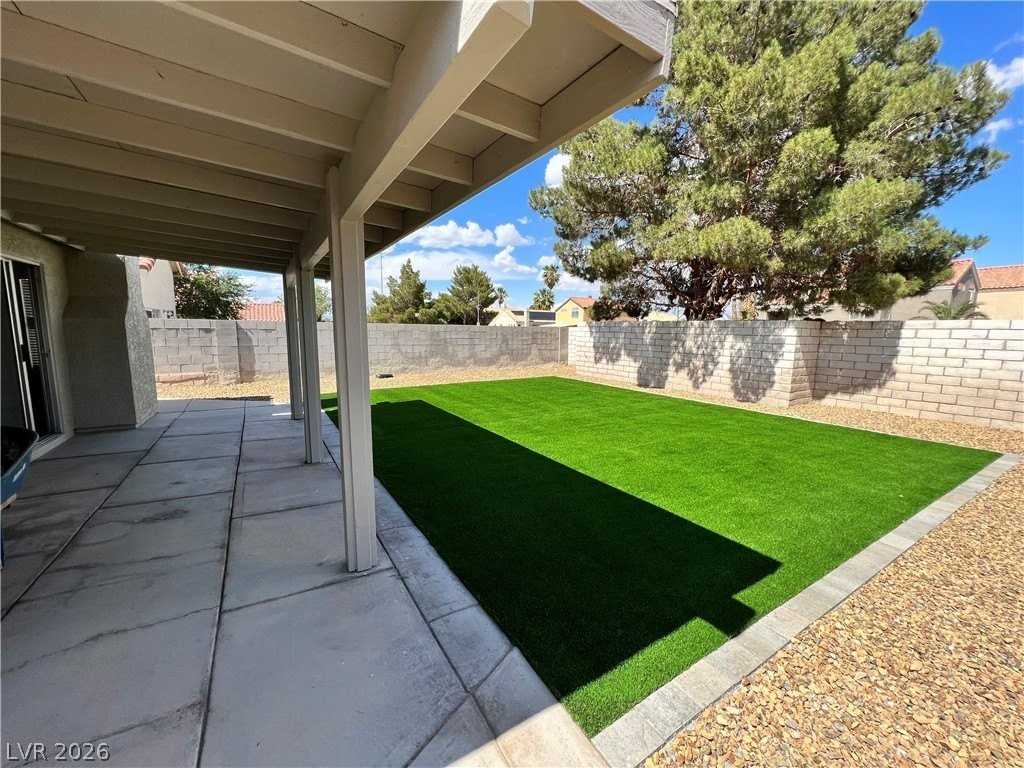 8304 Palmada Dr - Photo 5 of 26