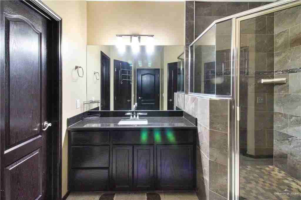 2917 Colorado Ave - Photo 4 of 20