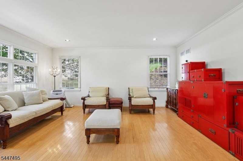 8 Pring Ct - Photo 6 of 31