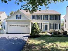 featured image of 9 Queenberry Way