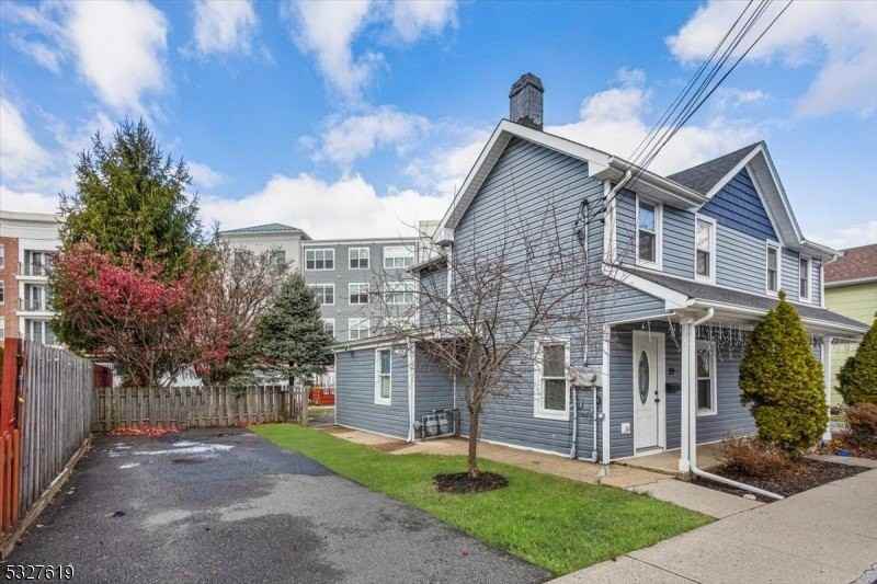 29 Washington St - Photo 2 of 25