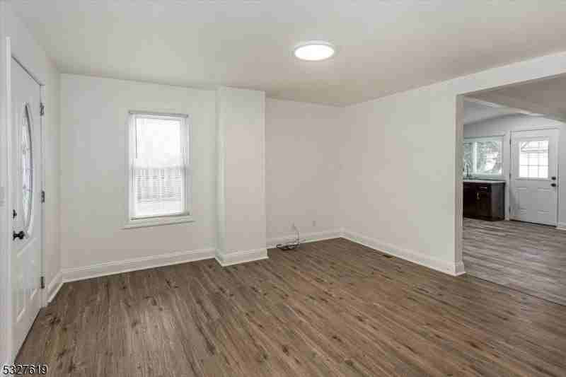 29 Washington St - Photo 7 of 25