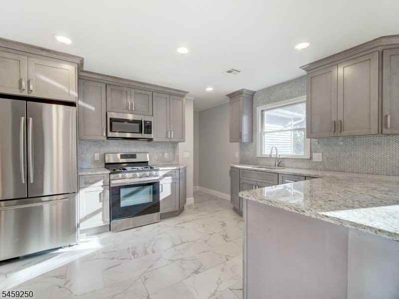 16 Amelia St - Photo 6 of 28