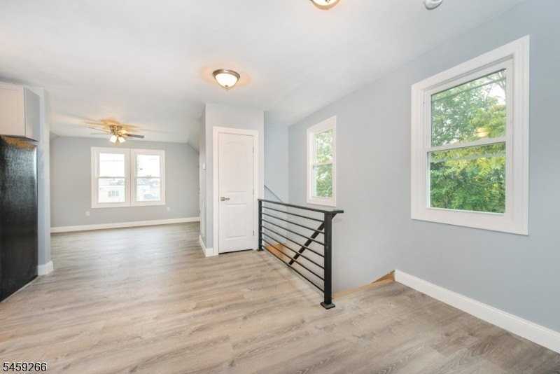 31 Mulberry St - Photo 5 of 12