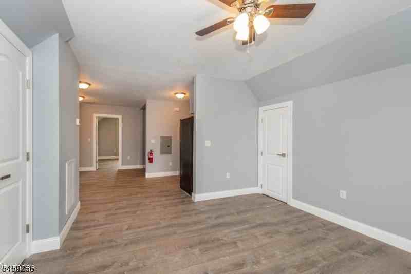 31 Mulberry St - Photo 6 of 12