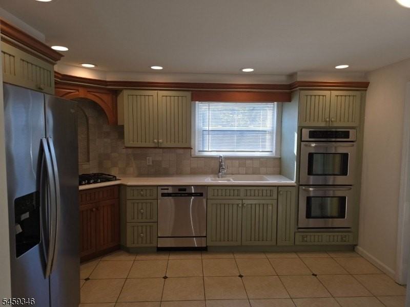 428 Franklin Ave - Photo 5 of 11