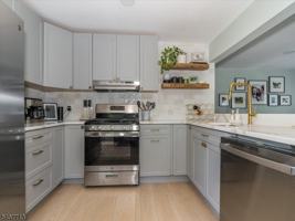 featured image of 148 Grove St #2