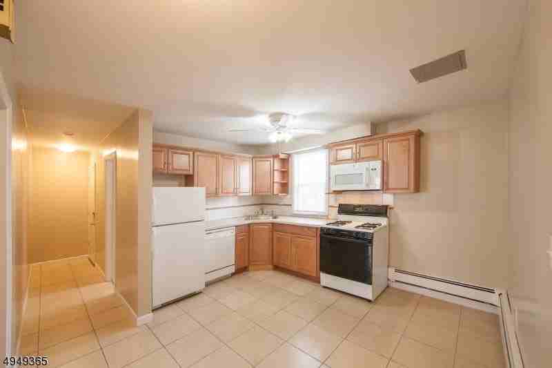 17 Gates Ave #2 - Photo 3 of 7