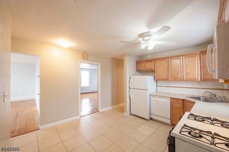 17 Gates Ave #2 - Photo 4 of 7