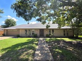 featured image of 1404 Woodbridge Dr