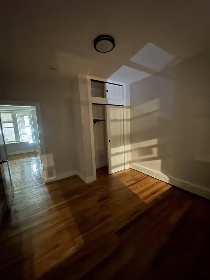 333 61st St #2 - Photo 4 of 6