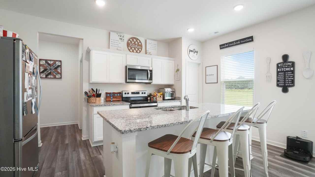 530 Cessna Dr - Photo 7 of 50