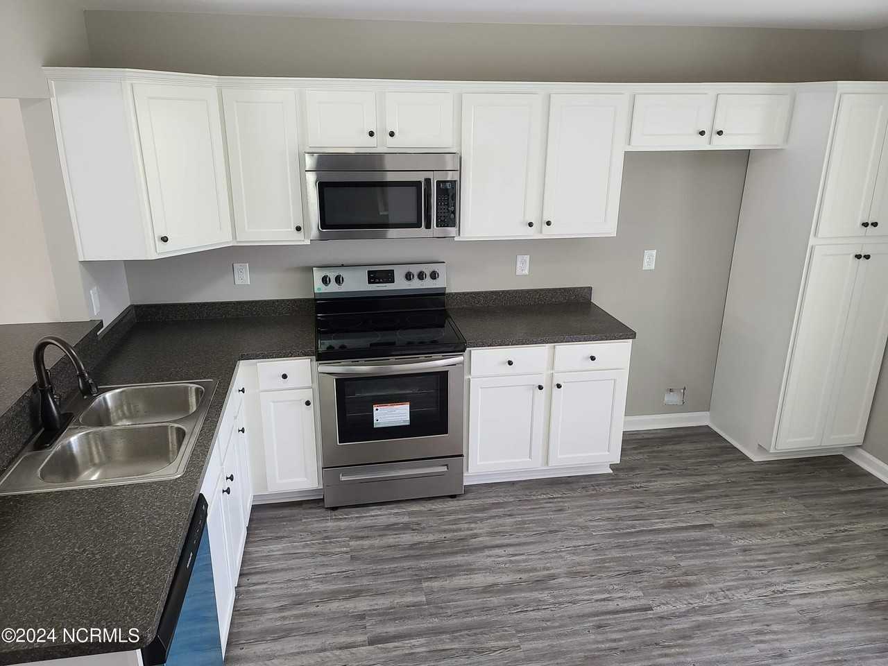 131 Cornerstone Dr - Photo 4 of 7