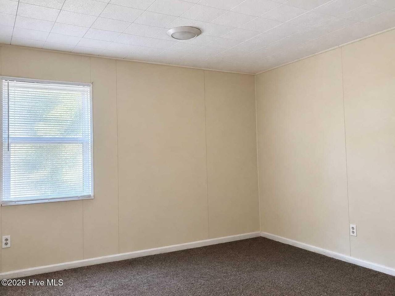 1915 Virginia Ave - Photo 4 of 10