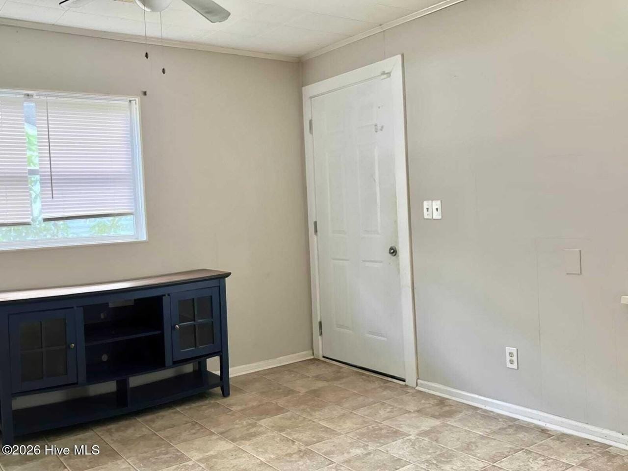1915 Virginia Ave - Photo 7 of 10