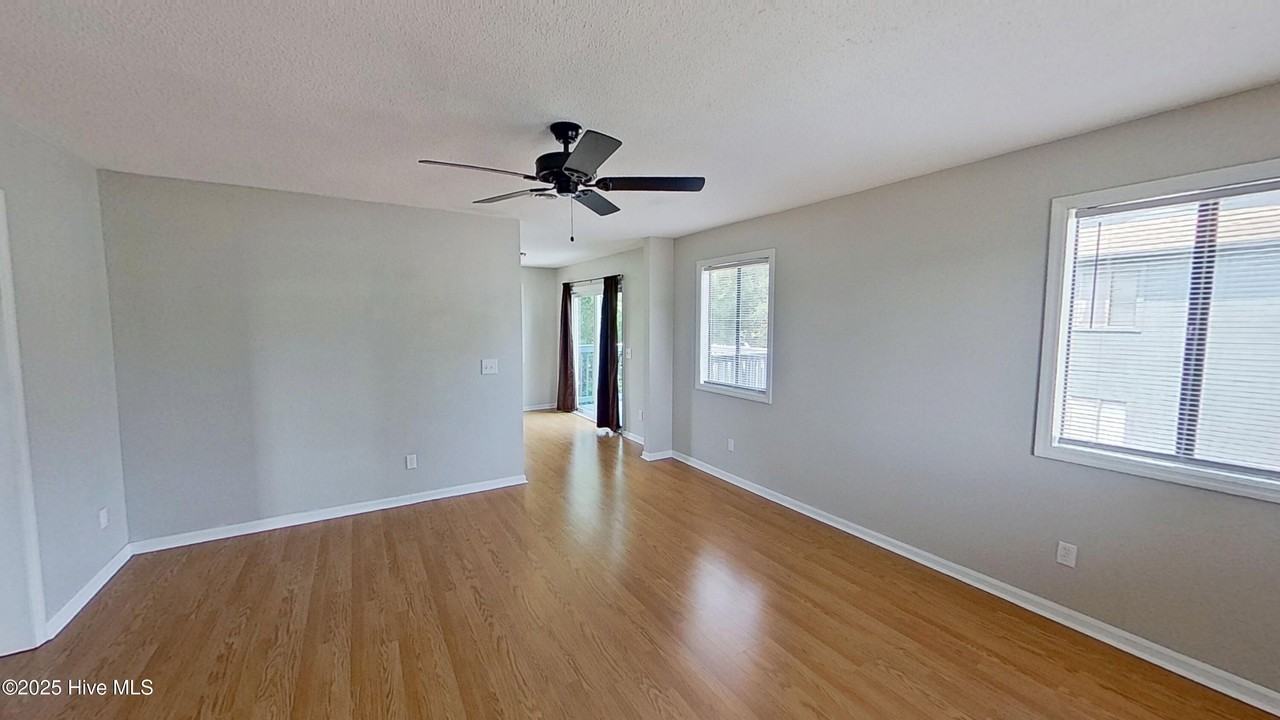1253 Wellington Ave #J - Photo 2 of 19