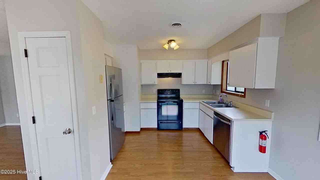 1253 Wellington Ave #J - Photo 6 of 19