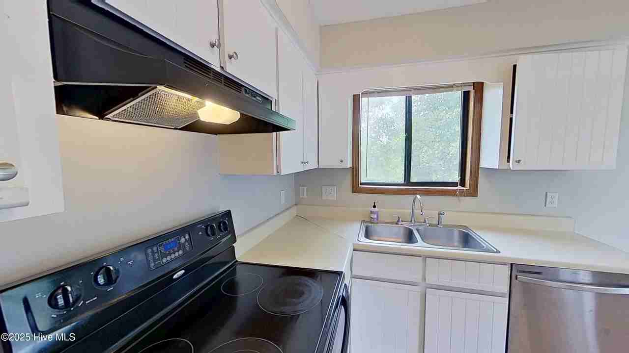 1253 Wellington Ave #J - Photo 7 of 19