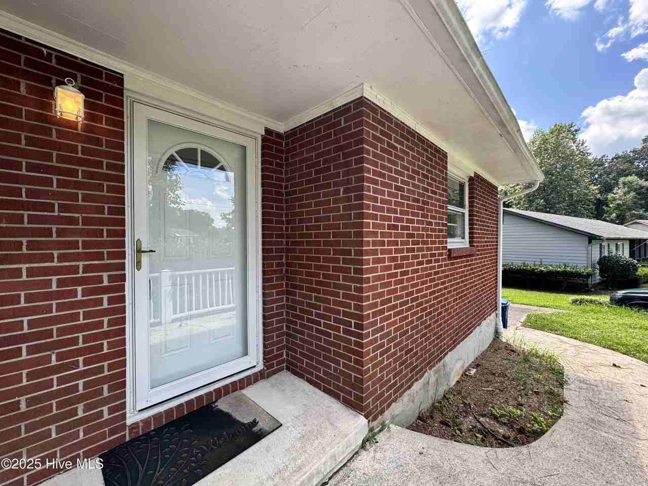 218 Edgewood Dr - Photo 2 of 13