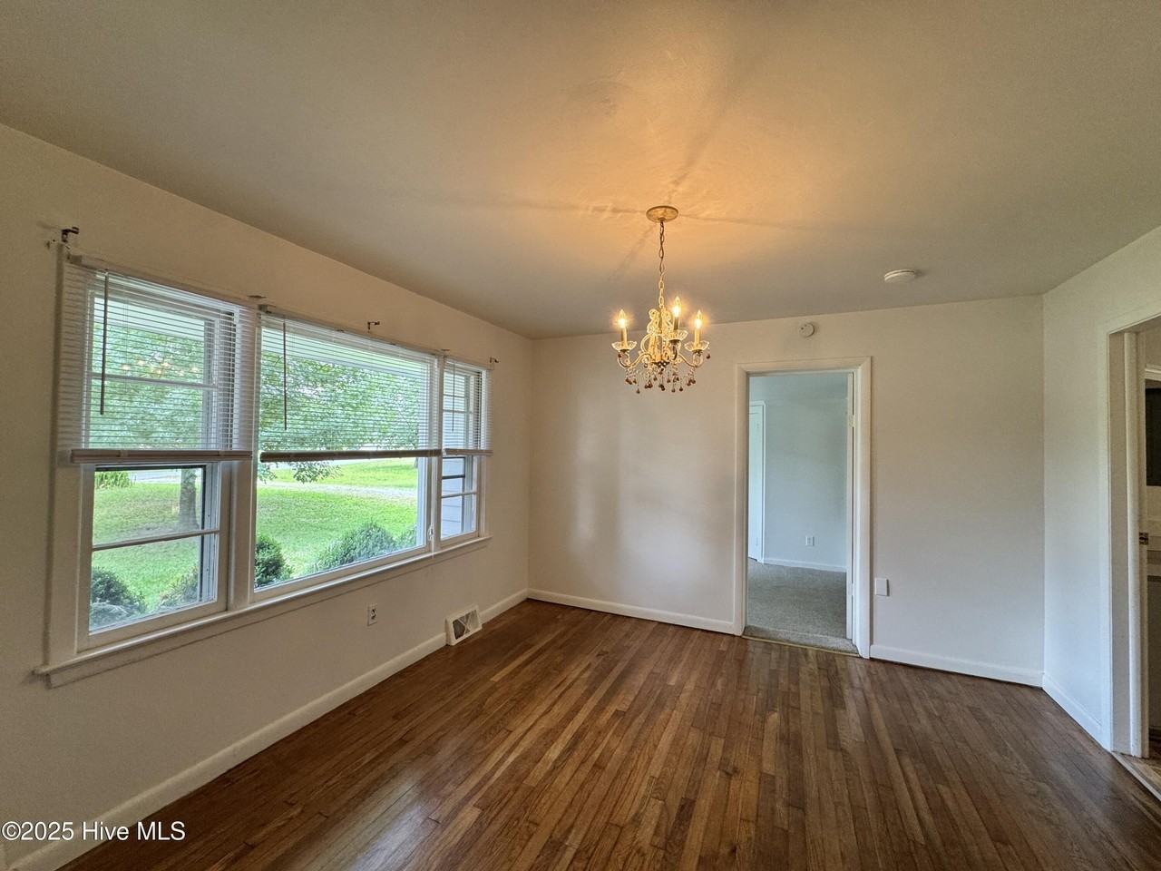218 Edgewood Dr - Photo 3 of 13