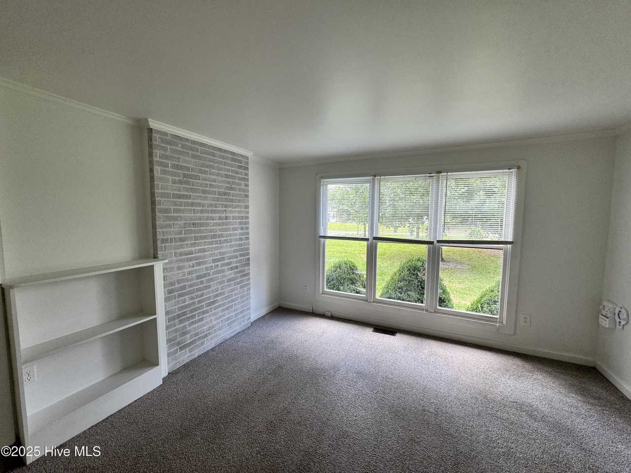 218 Edgewood Dr - Photo 4 of 13