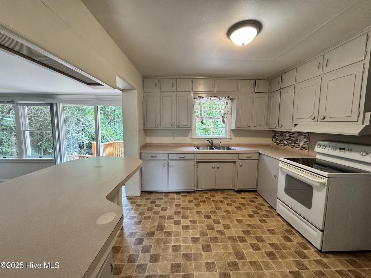 218 Edgewood Dr - Photo 5 of 13
