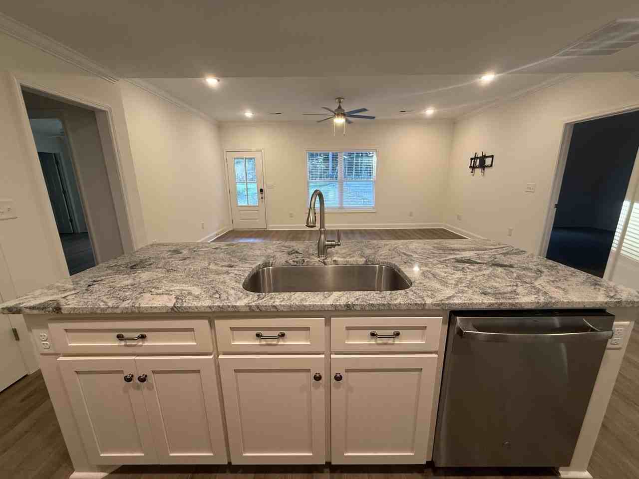 233 Lincoln Rd - Photo 7 of 19