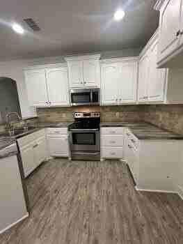6103 73rd St #B - Photo 7 of 21