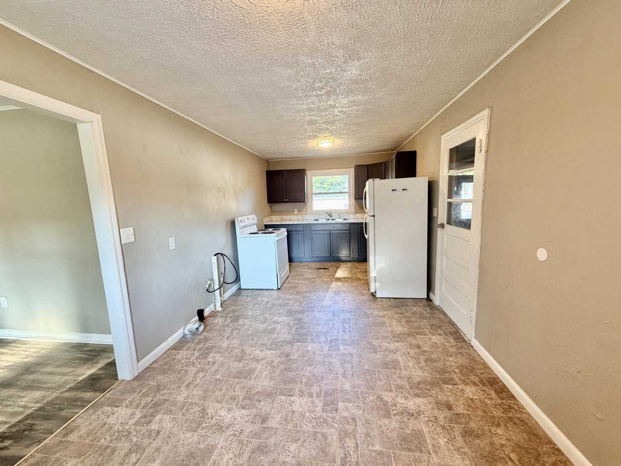 105 S Iris Dr - Photo 5 of 19