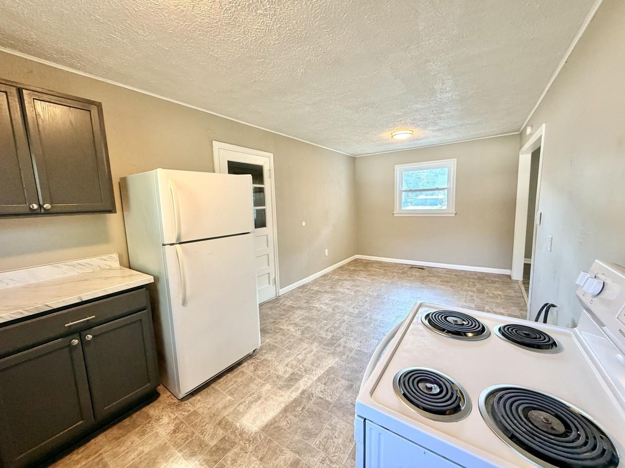 105 S Iris Dr - Photo 6 of 19