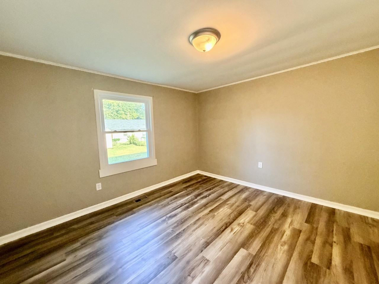 105 S Iris Dr - Photo 7 of 19