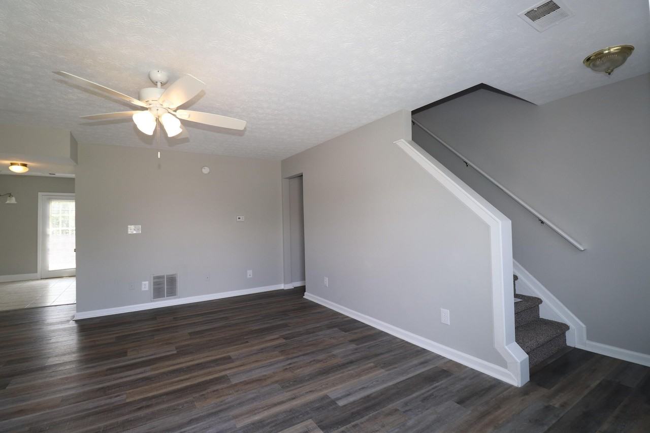 215 Elkchester Cir - Photo 4 of 24