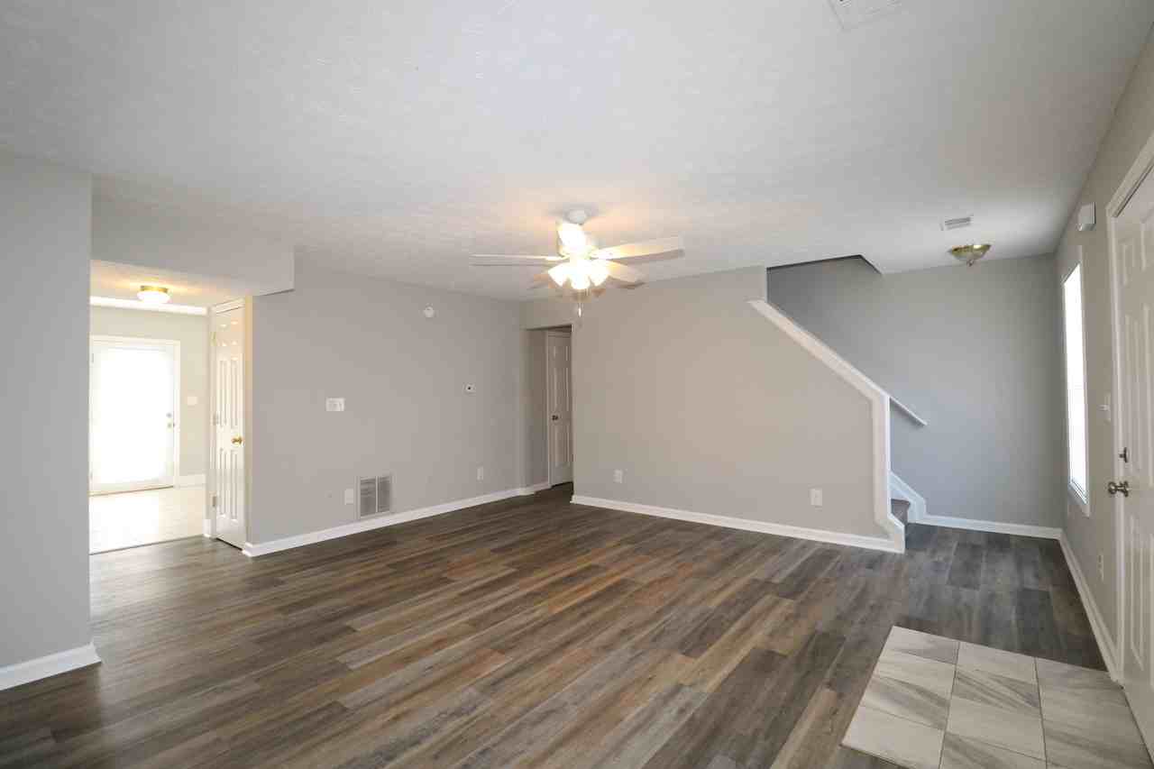 215 Elkchester Cir - Photo 5 of 24